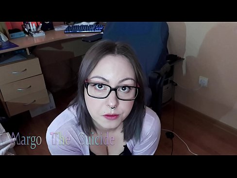 ❤️ မျက်မှန်တပ်ထားသော Sexy ကောင်မလေး Dildo ကို ကင်မရာတွင် နက်ရှိုင်းစွာ စုပ်သည်။ ️ Porno မှာ ငါတို့မှာ ️❤